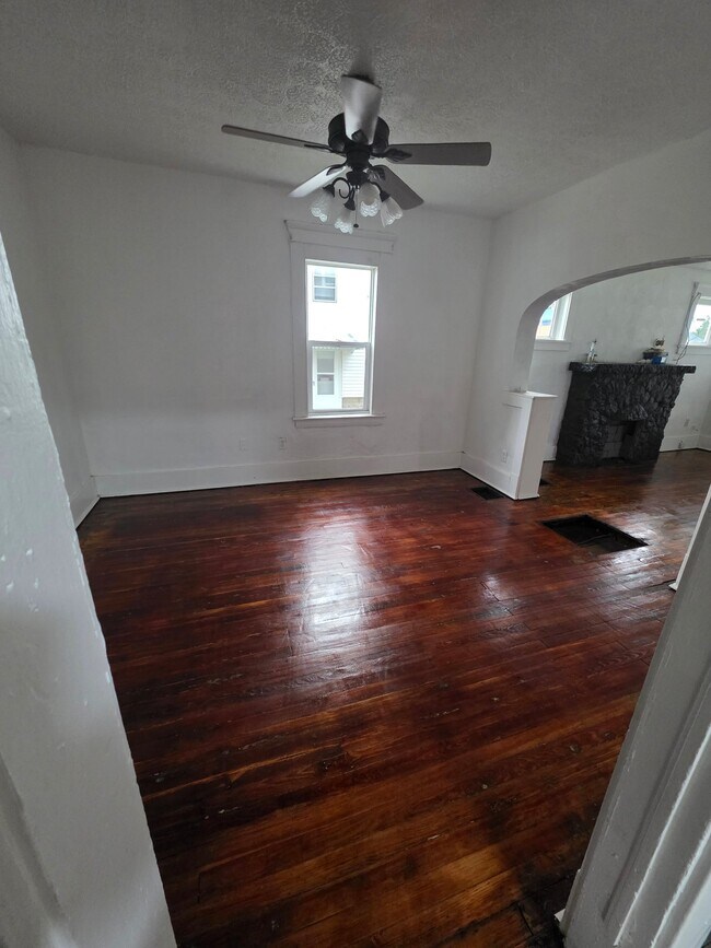 Foto del edificio - 2326 N Ridge Rd