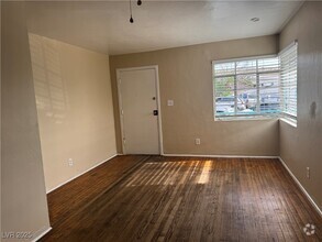 Building Photo - 321 N 15th St