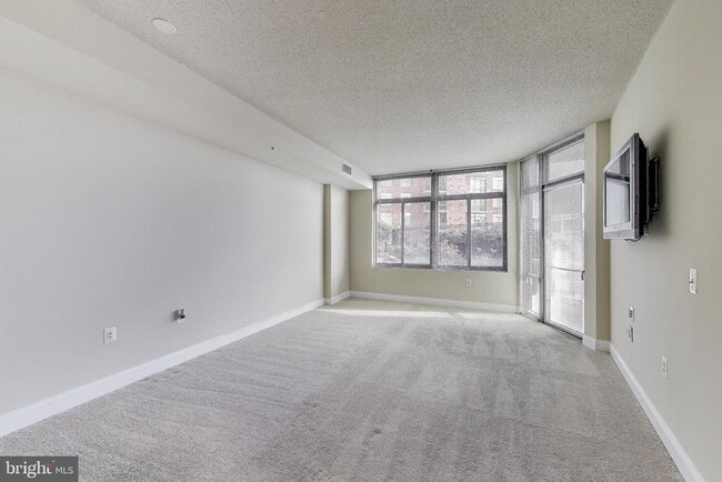 Building Photo - 3650 S Glebe Rd