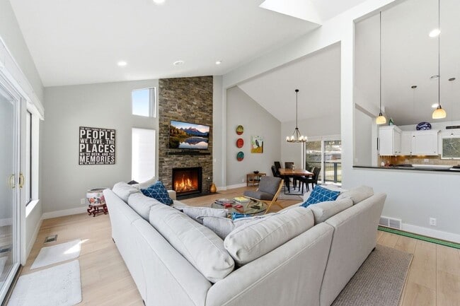Building Photo - 3861 Silver Spur Cir