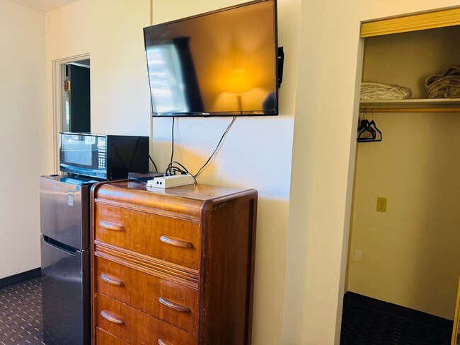 Foto del edificio - Furnished Efficiency Near Hospitals and Downtown