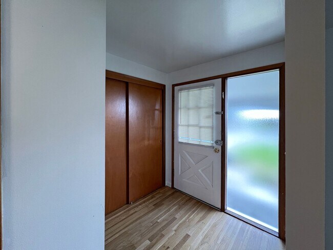 Building Photo - West hill Kent rambler home 3 bedroom 2 ba...