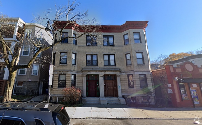 Building Photo - 156 Washington St