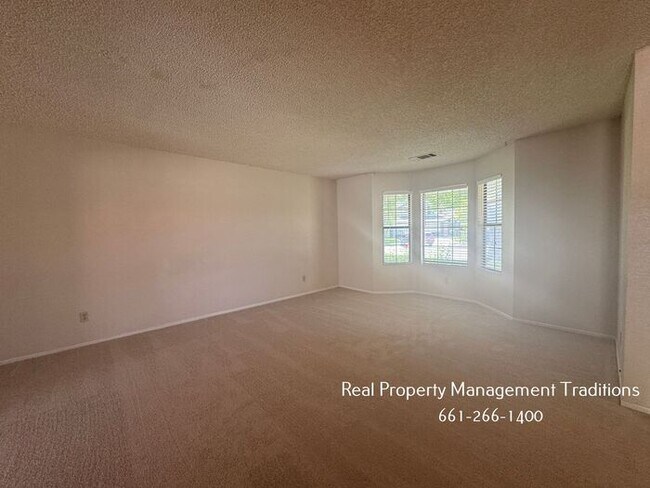 Foto del edificio - 4 + 3 Pool Home in West Lancaster