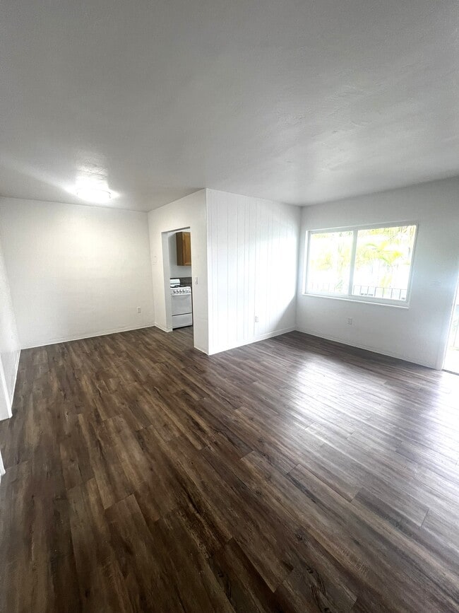 Living room - 3149 Center St