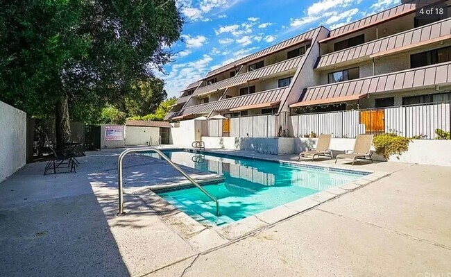 Foto del edificio - 314 Monterey Rd