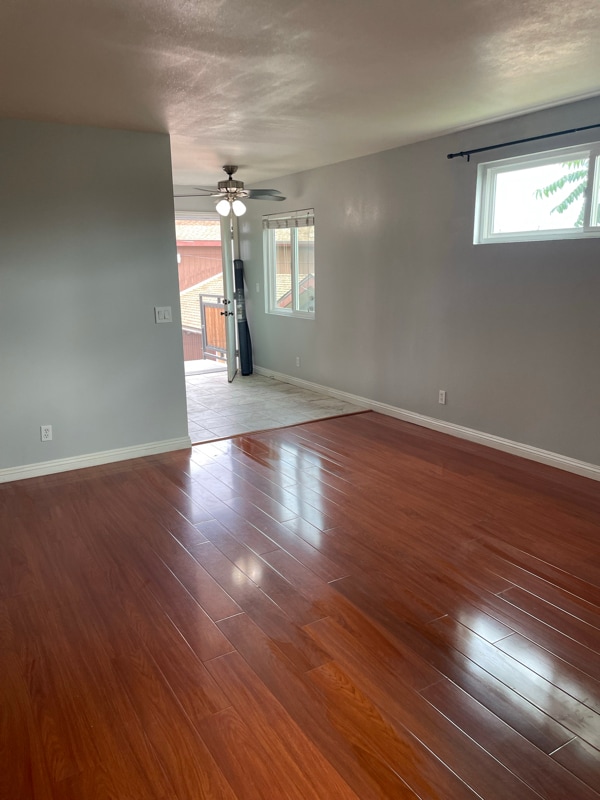 Foto del edificio - 5843 Myrtle Ave