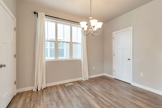 Foto del edificio - 3 Bed 2.5 Bath Townhome in Bluffdale