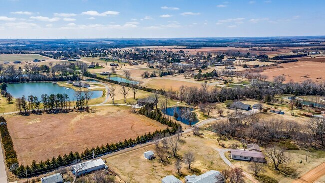 Building Photo - Beautiful Home In Kingman Available For Rent On Nearly 1 acre!
