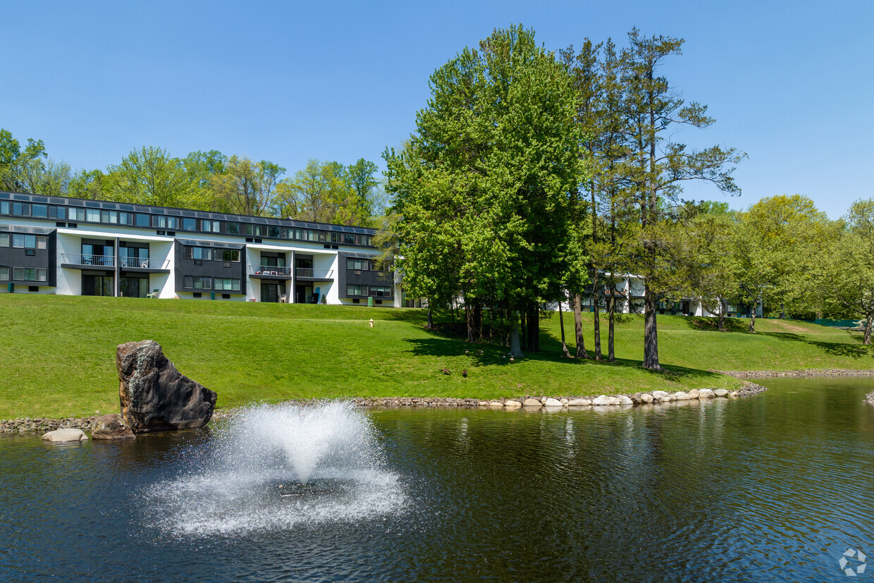 Primary Photo - Whitewood Pond Apartments