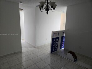 Building Photo - 334 E 18th St