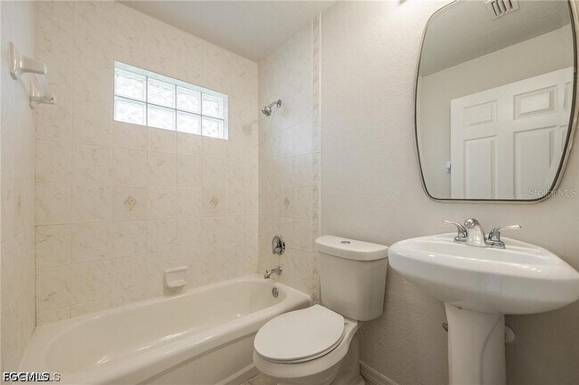 Building Photo - 4522 SW 7th Pl