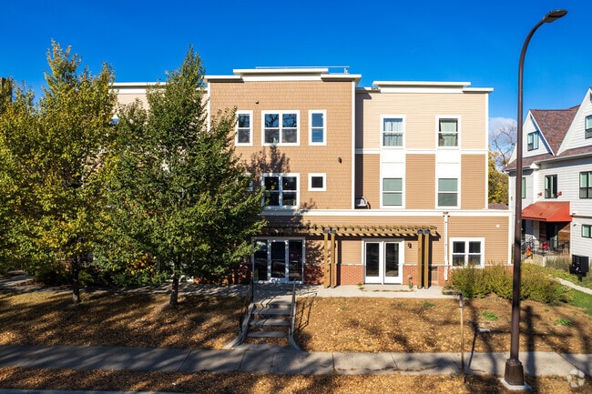 Building Photo - 617 10th Avenue SE