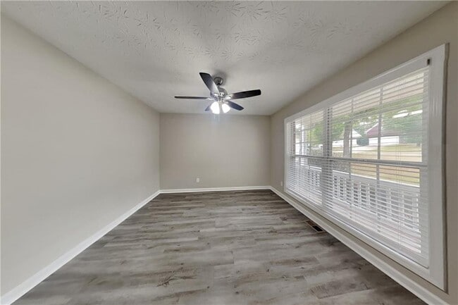 Building Photo - 1294 Log Cabin Ln SE