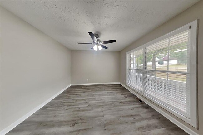 Foto del edificio - 1294 Log Cabin Ln SE