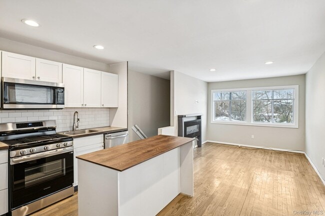 Building Photo - 60 Marwood Rd N