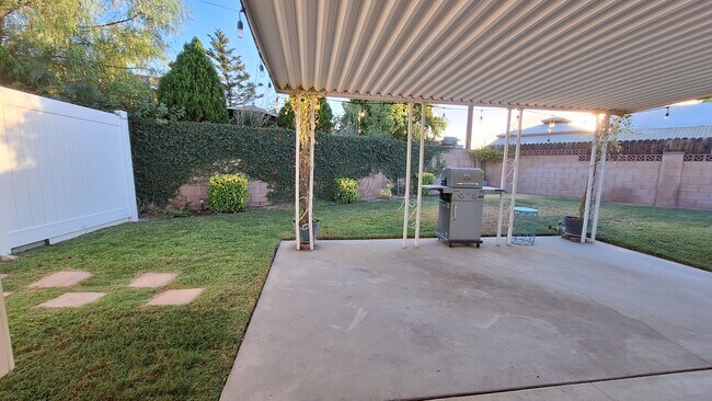 Building Photo - 27200-27202 Lancebrook Dr
