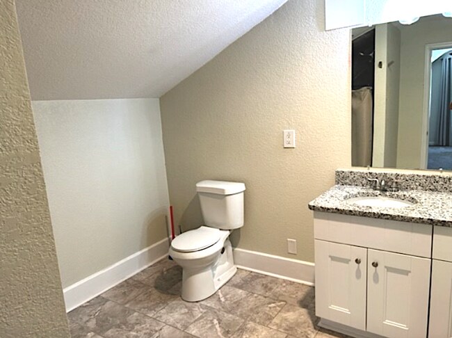 Foto del edificio - ***HURRY!!! Updated Cape Cod HOUSE w/ Yard/Near Military Base!
