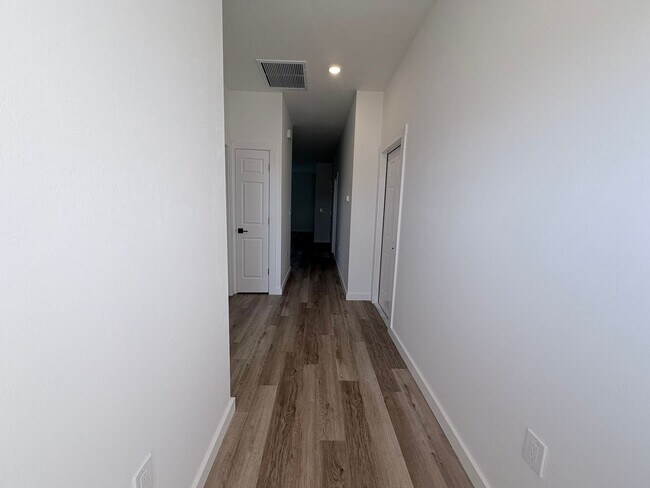 Building Photo - 5064-5066 Jones Dr