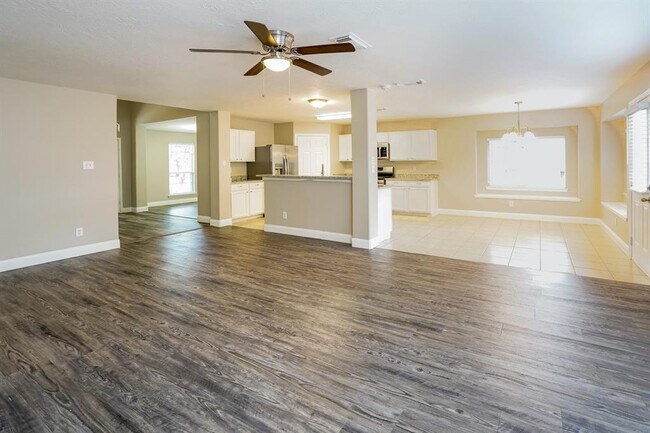 Foto del edificio - 28618 Hidden Cove Dr