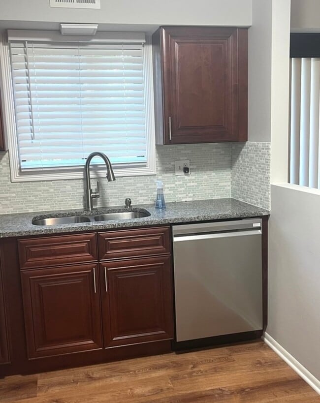Building Photo - 484 Timber Ridge Dr