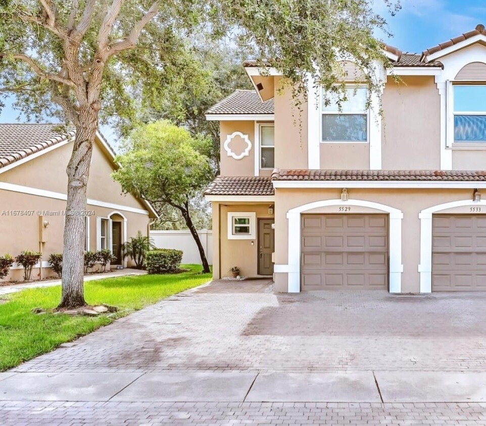 Foto principal - 5529 NW 90th Ave