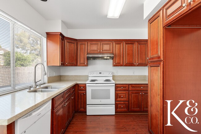 Foto del edificio - 559 W Avenida De Las Flores