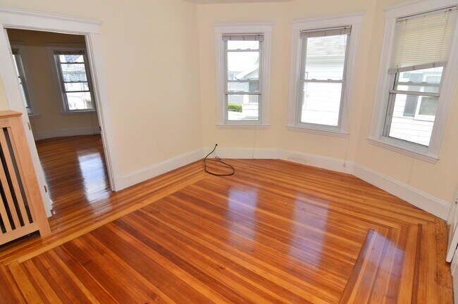 Foto del edificio - 100 Etna St