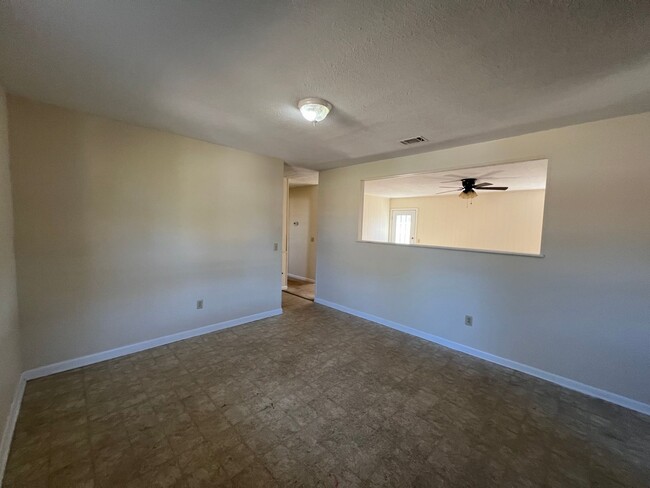 Building Photo - Home For Rent