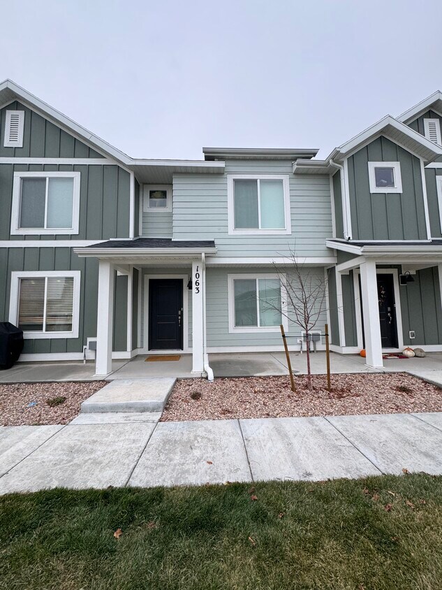 Foto principal - 1063 E Regatta Ln