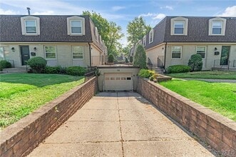 Building Photo - 32 Bernhardt Dr