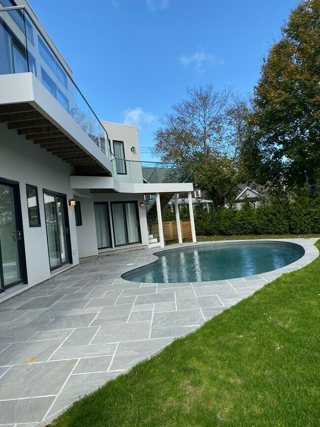Building Photo - 40 Bluff Rd