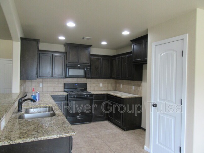 Foto del edificio - 11104 N 146th E Ave