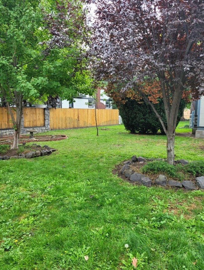 Foto del edificio - Victorian Charmer – 3 Bed, 1.75 Bath – Uti...