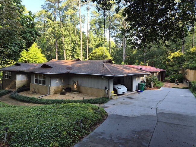 Foto del edificio - Charming 3BR Mid Century Modern House in A...