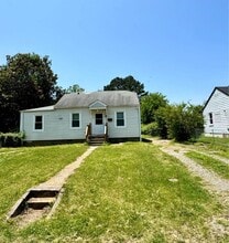 Building Photo - 2408 Caddie Ln