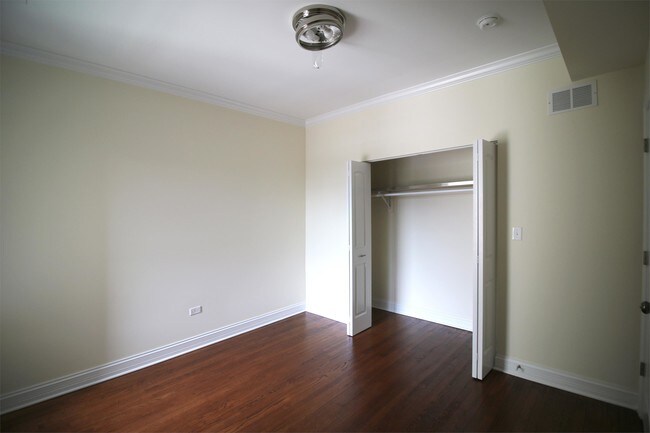 Building Photo - 4942 N Kimball Ave