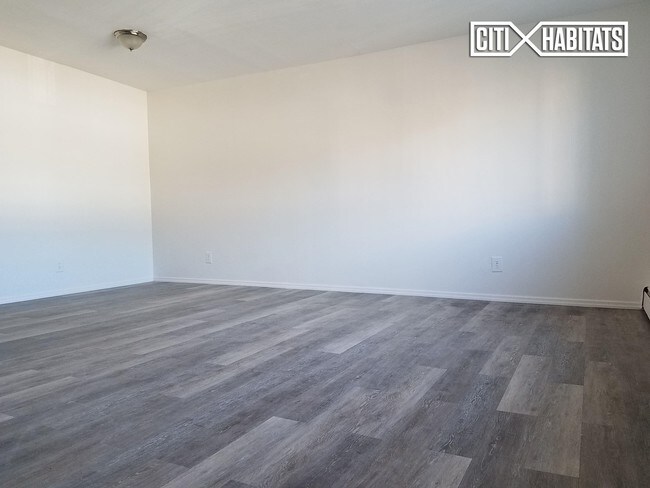 Building Photo - 710 Evergreen Ave