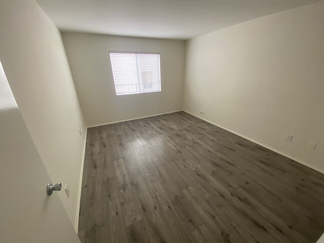Building Photo - 1117 Havenhurst Dr