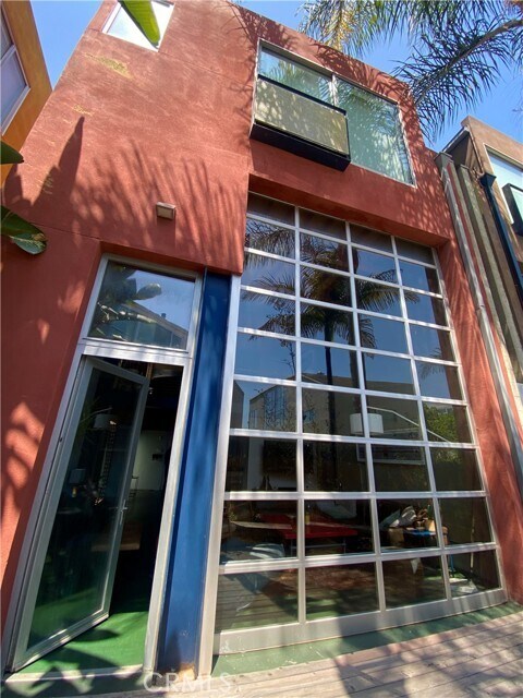 Foto del edificio - 2114 Narcissus Ct