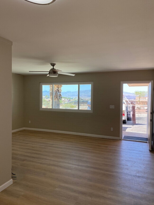 Viviendo - 482 Monaco Ln