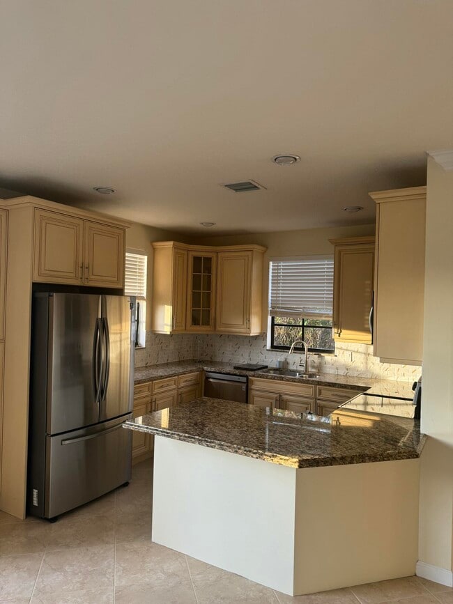 Foto del edificio - 168 Astor Cir