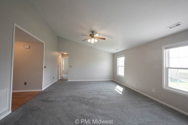 Foto del edificio - "Charming 3-Bed, 2-Bath Home on Scatter Woods Lane – 1,410 Sq Ft of Comfort Awaits in Indianapolis!"