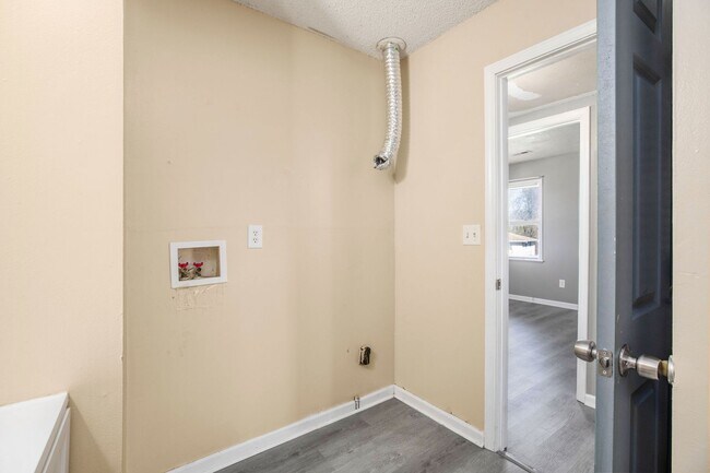 Building Photo - *COMING SOON* Beautiful 2-bedroom Duplex i...