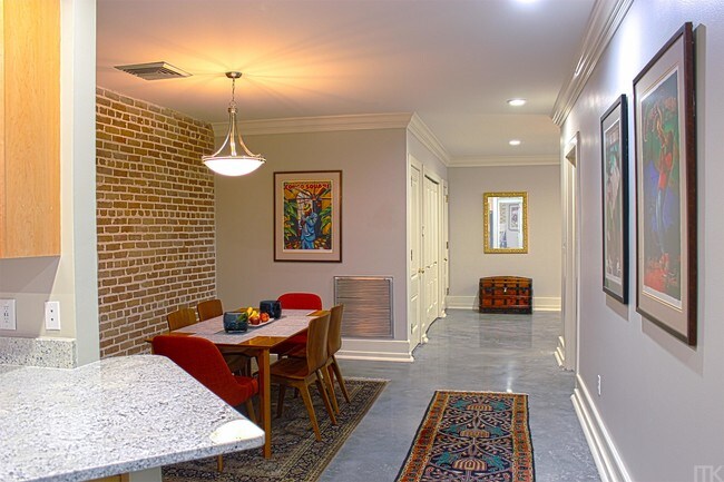 Foto del edificio - 215-225 Decatur St