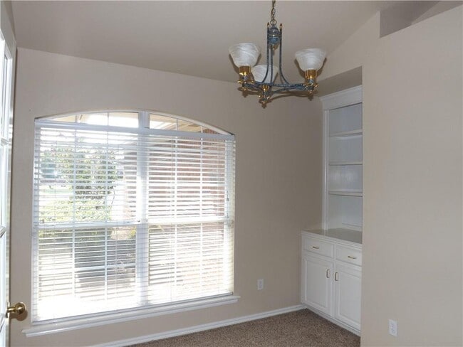 Building Photo - 2837 Astor Dr