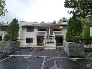 Building Photo - 3815 Paces Ferry W