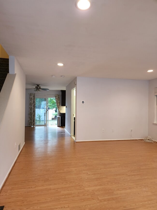Building Photo - 49 David Brearly Ct
