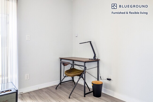 Foto del edificio - 3537 Clarington Ave