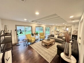 Building Photo - 9806 Cliffwood Dr